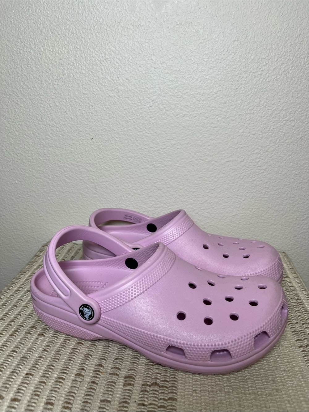 CROCS Classic Clog in Light Pink